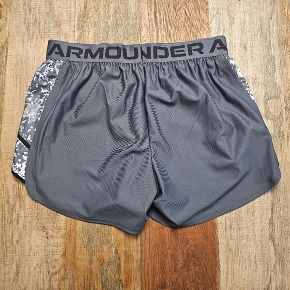 Under Armour women's shorts - Picture 2 of 3